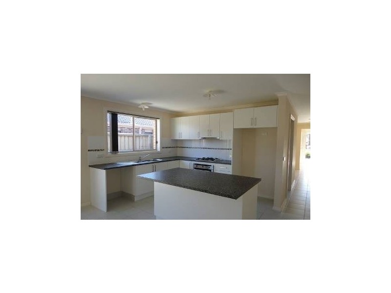 10 Friarbird Road, South Morang VIC 3752