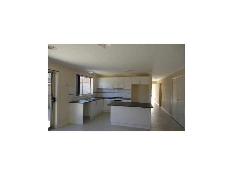 10 Friarbird Road, South Morang VIC 3752