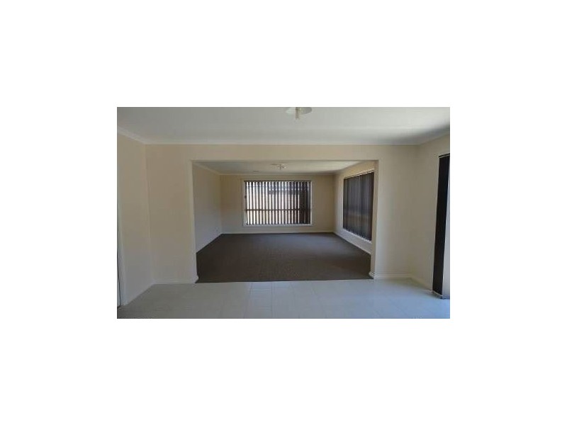 10 Friarbird Road, South Morang VIC 3752