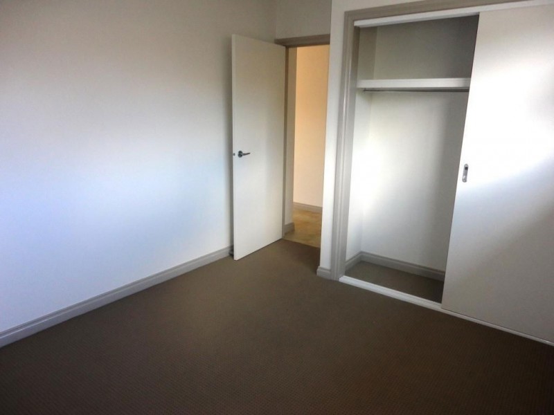 2/9 Sydney Crescent, Lalor VIC 3075