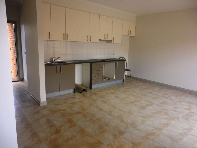 2/9 Sydney Crescent, Lalor VIC 3075