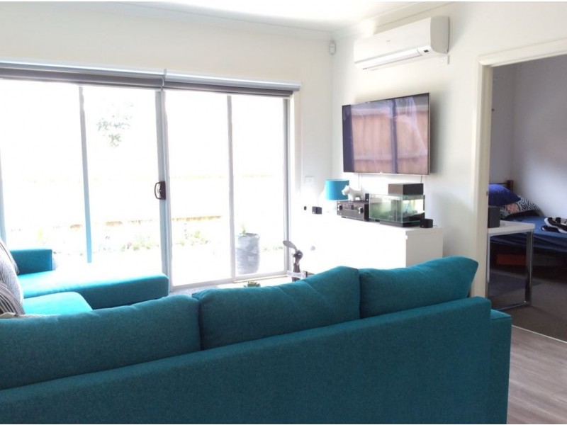 2/77 Rotino Crescent, Lalor VIC 3075