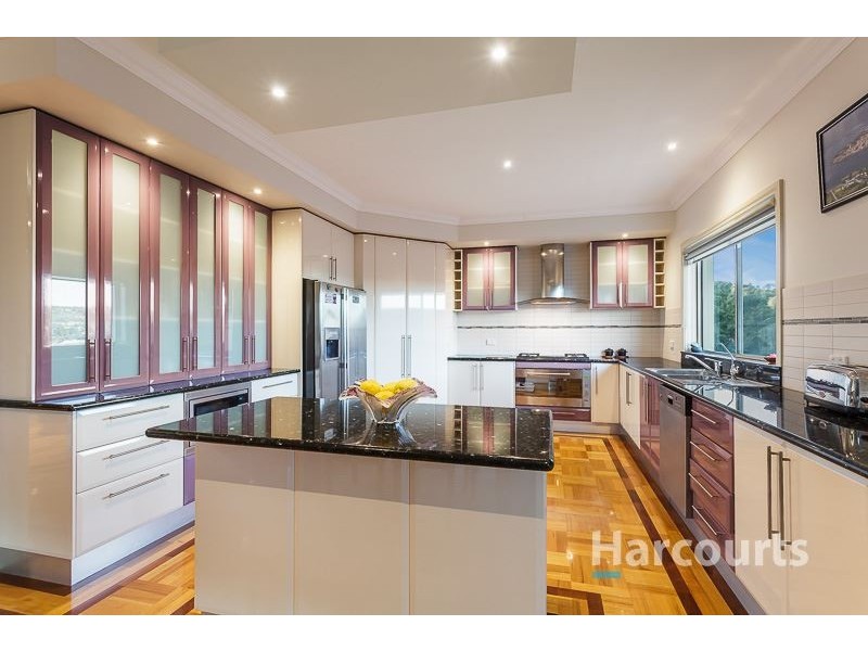 19 Raphael Rise, South Morang VIC 3752