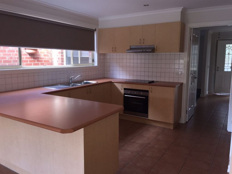 4 Bellbird Drive, Whittlesea VIC 3757