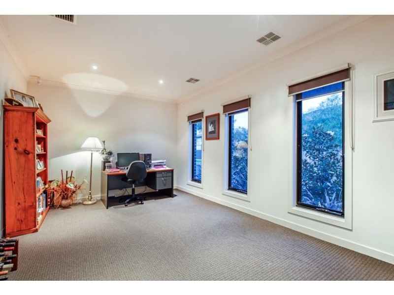 8 Maremma Drive, Mernda VIC 3754