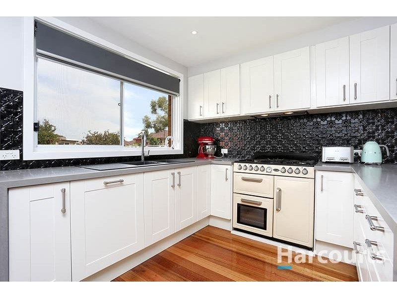 10 Winamurra Crescent, Thomastown VIC 3074