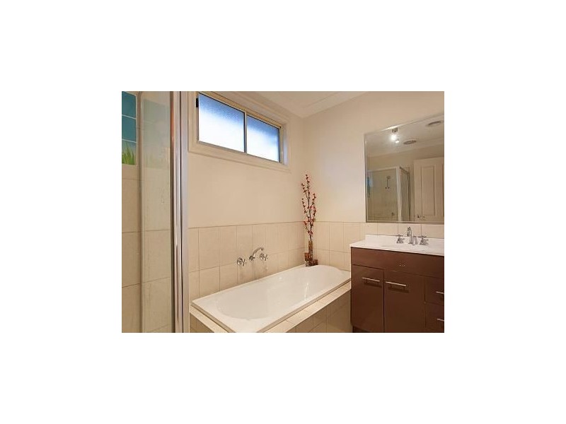 16 Charles Street, Thomastown VIC 3074