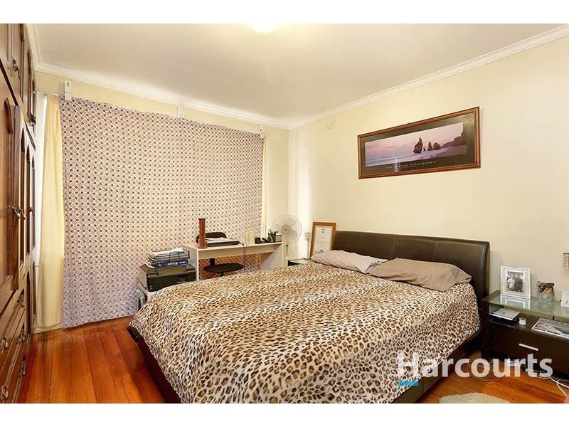 8 Currawong Avenue, Lalor VIC 3075