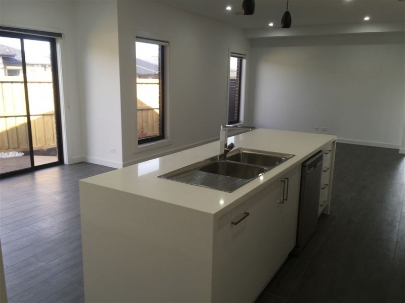 2 Daron Link, Lalor VIC 3075