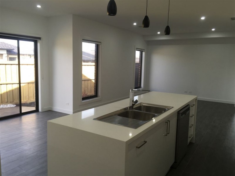 2 Daron Link, Lalor VIC 3075