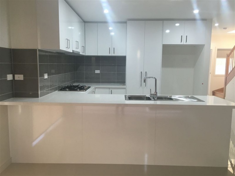 2/8 Edgewood Close, Thomastown VIC 3074