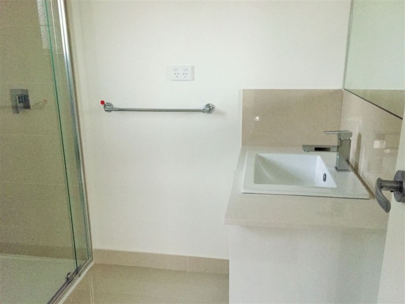 2/8 Edgewood Close, Thomastown VIC 3074