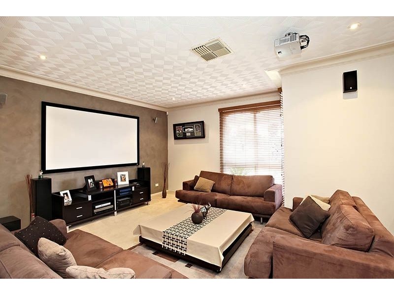 5 McPhee Court, Thomastown VIC 3074