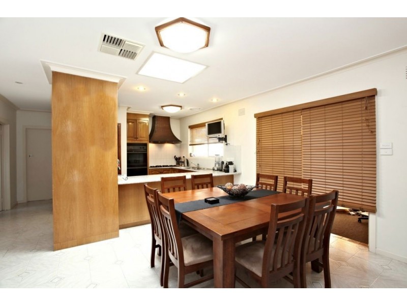 5 McPhee Court, Thomastown VIC 3074