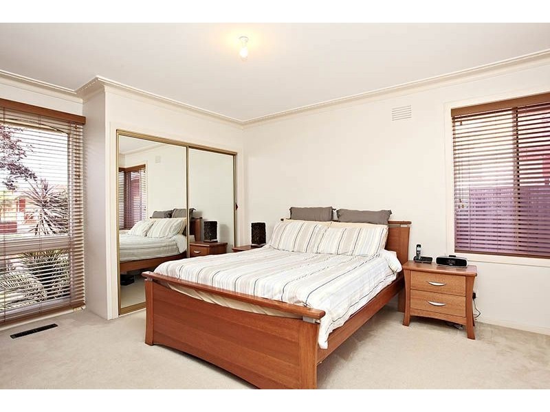 5 McPhee Court, Thomastown VIC 3074