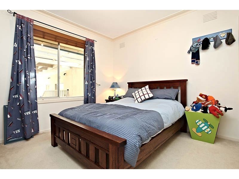 5 McPhee Court, Thomastown VIC 3074