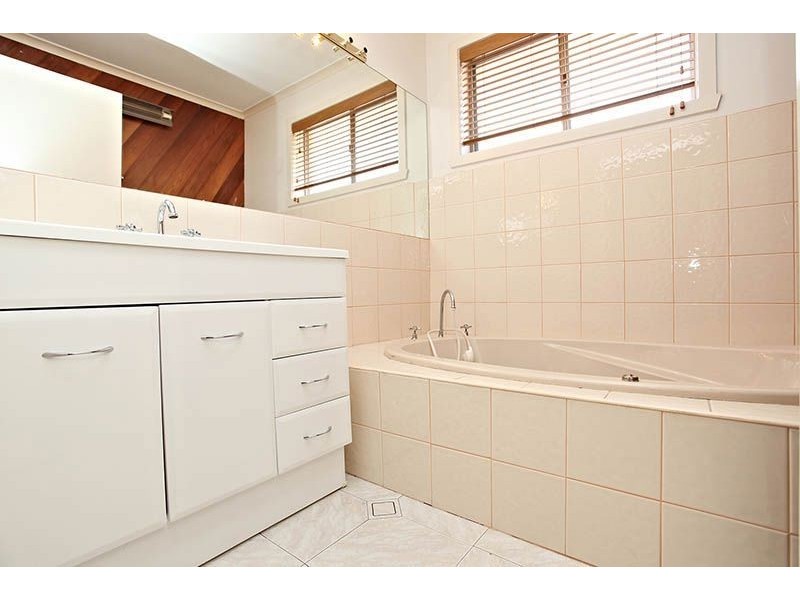 5 McPhee Court, Thomastown VIC 3074