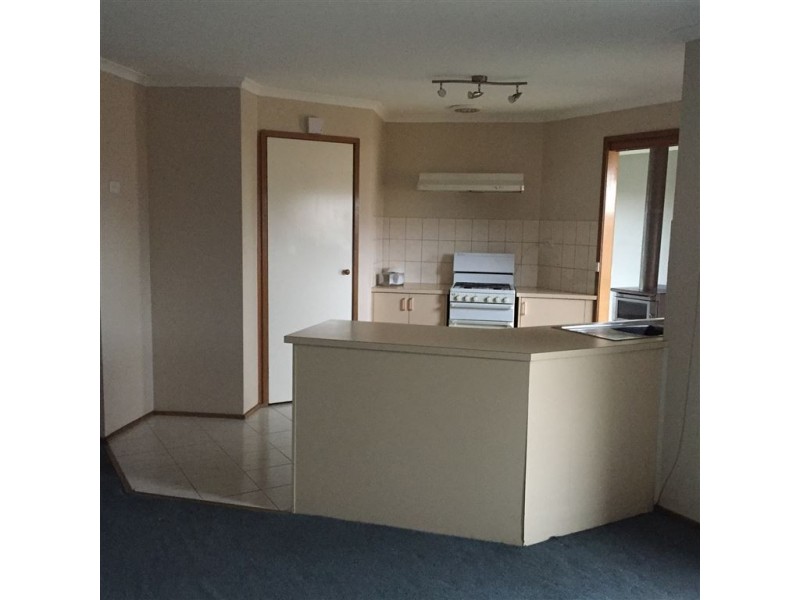 11 Carbon  Crescent, Mill Park VIC 3082