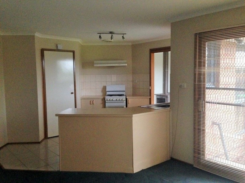 11 Carbon  Crescent, Mill Park VIC 3082