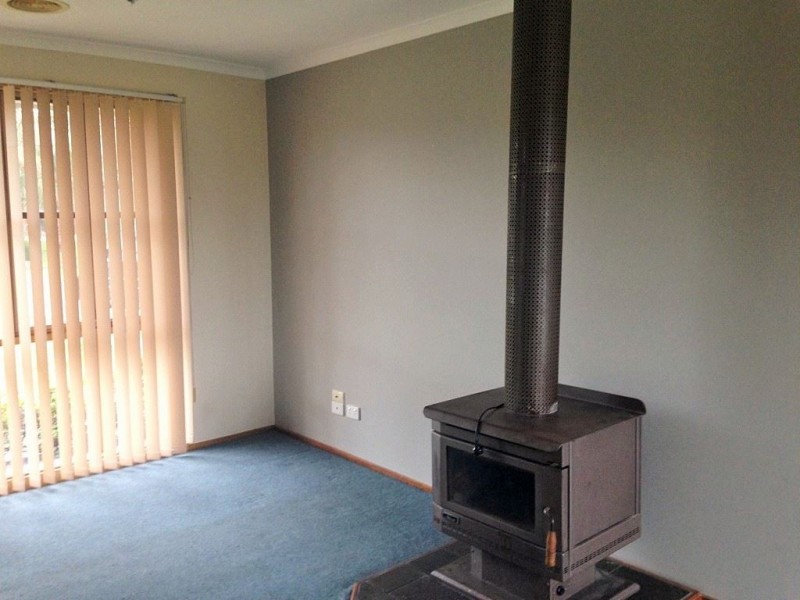 11 Carbon  Crescent, Mill Park VIC 3082