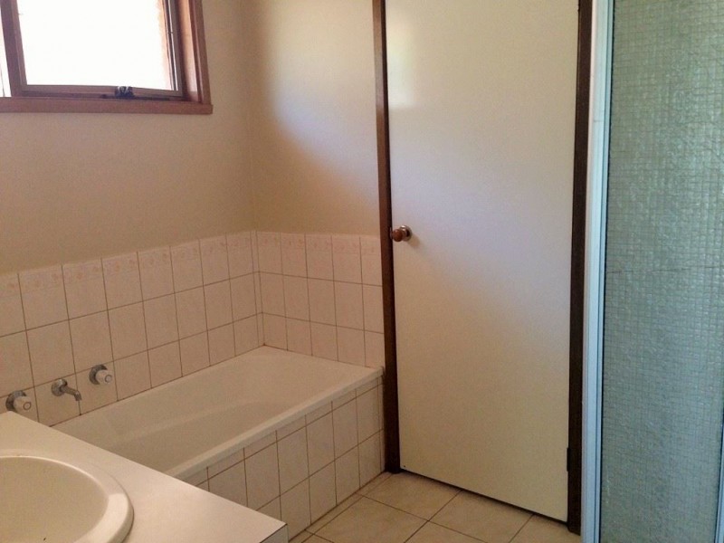 11 Carbon  Crescent, Mill Park VIC 3082