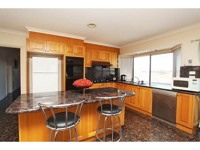 50 Benaroon Drive, Lalor VIC 3075