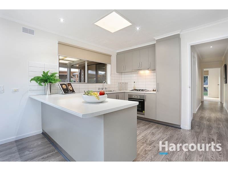 2 Debbie Court, Mill Park VIC 3082