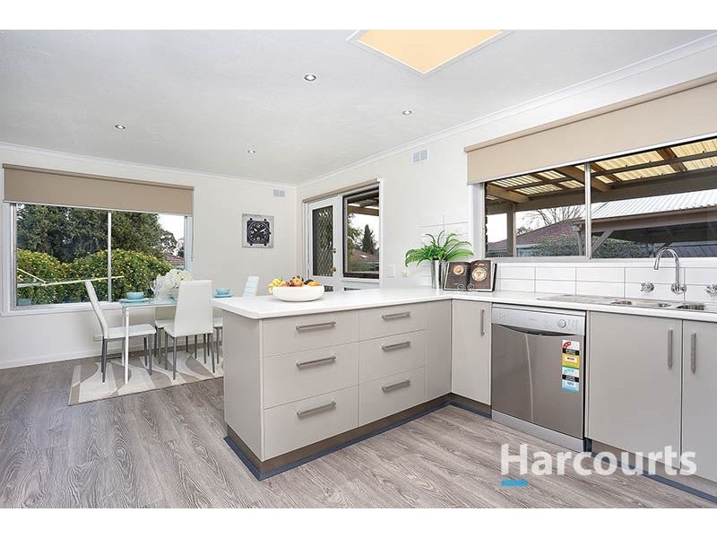 2 Debbie Court, Mill Park VIC 3082
