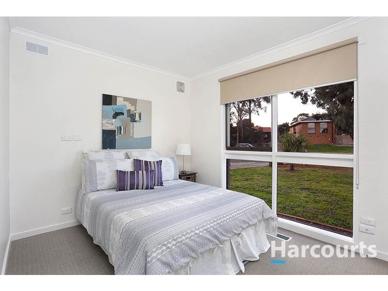 2 Debbie Court, Mill Park VIC 3082