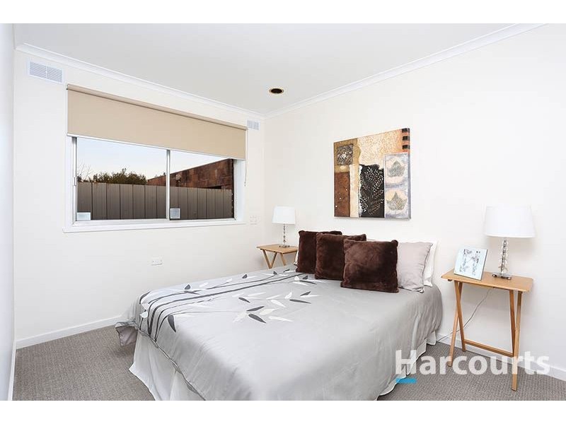 2 Debbie Court, Mill Park VIC 3082