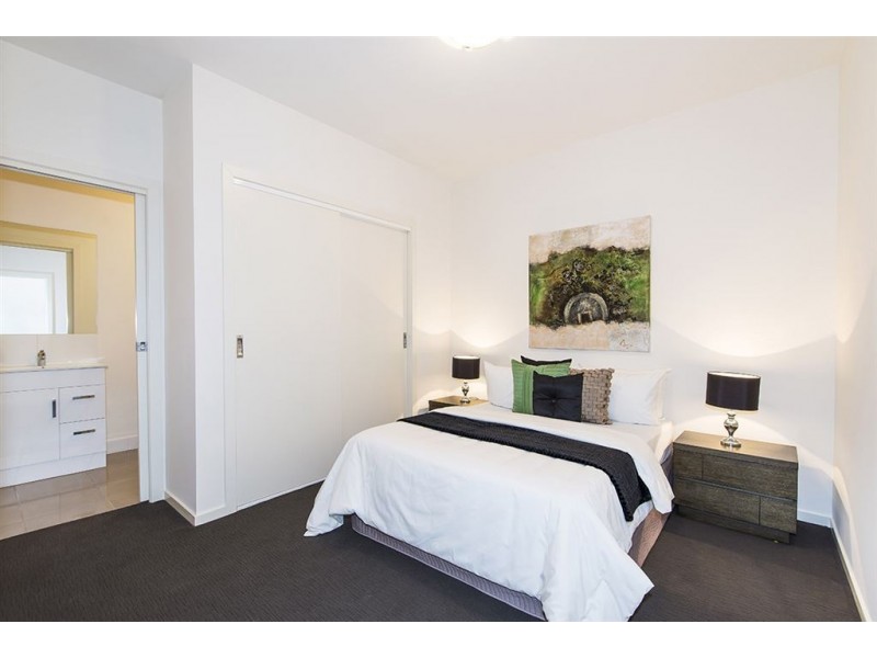 17/1B Jarama Boulevard, Epping VIC 3076