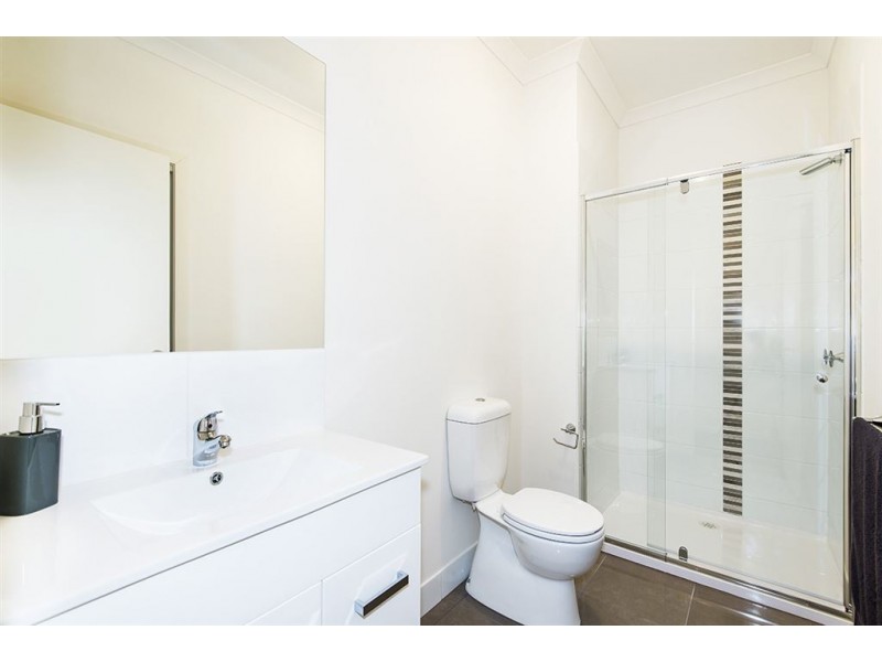 17/1B Jarama Boulevard, Epping VIC 3076