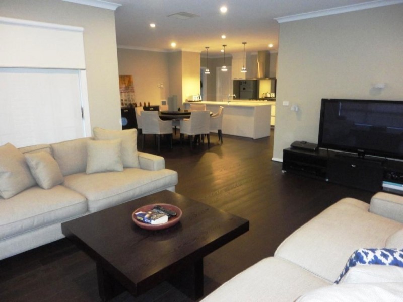 12 Mirka Drive, Lalor VIC 3075