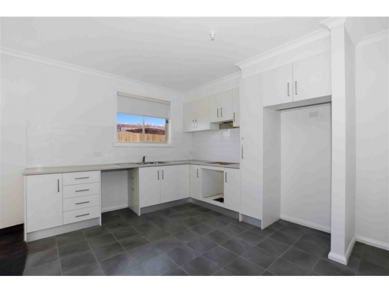 6 Delwyn Close, Thomastown VIC 3074