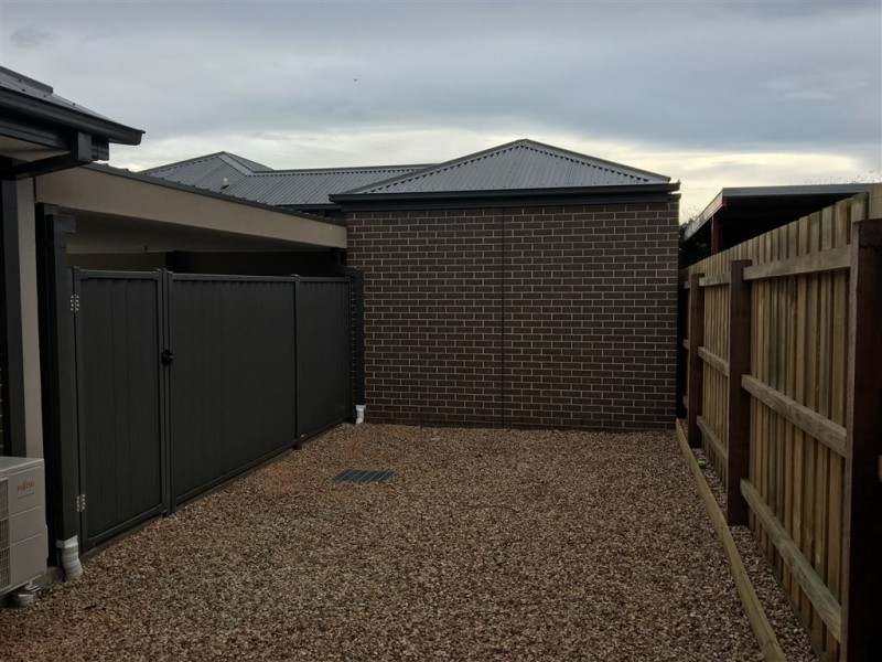 2/6 Corvey Road, Reservoir VIC 3073