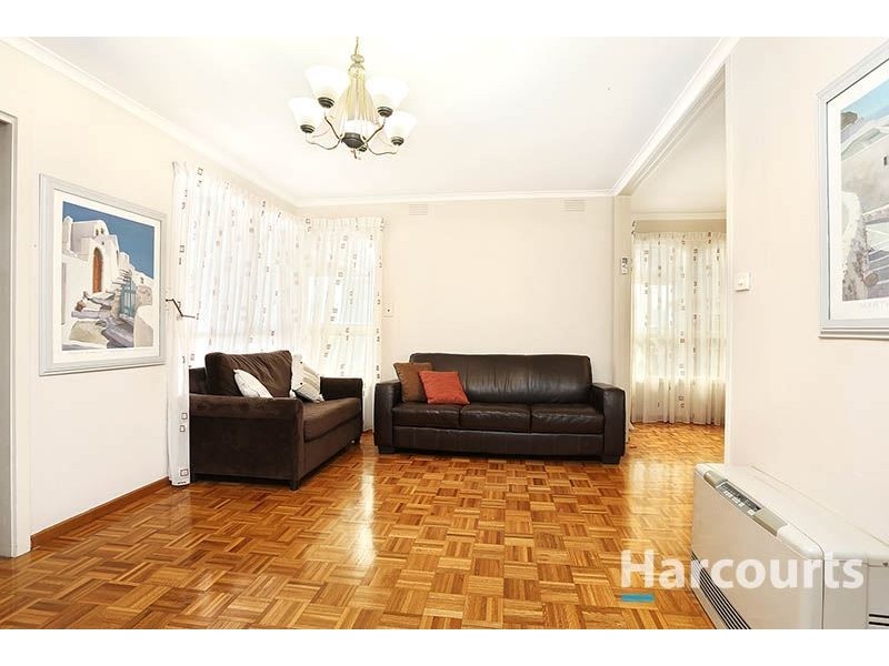 122 Casey Drive, Lalor VIC 3075