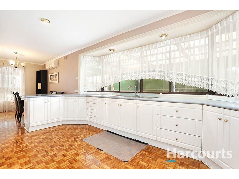 122 Casey Drive, Lalor VIC 3075