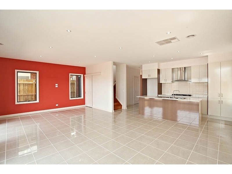 18 Riverside Drive, South Morang VIC 3752