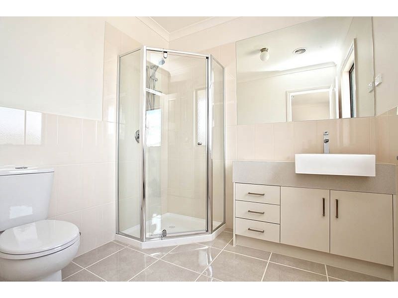 18 Riverside Drive, South Morang VIC 3752