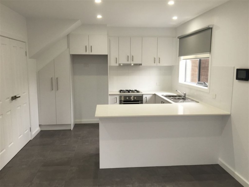 2/30 Pleasant Road, Thomastown VIC 3074
