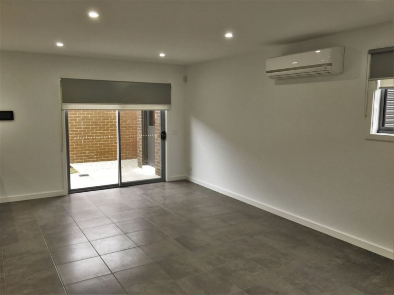 2/30 Pleasant Road, Thomastown VIC 3074
