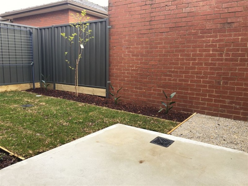 2/30 Pleasant Road, Thomastown VIC 3074