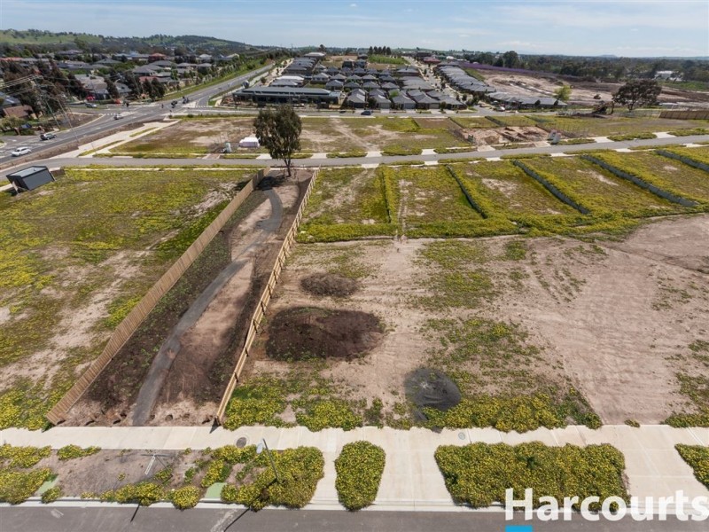 18 Lowe Drive, Doreen VIC 3754