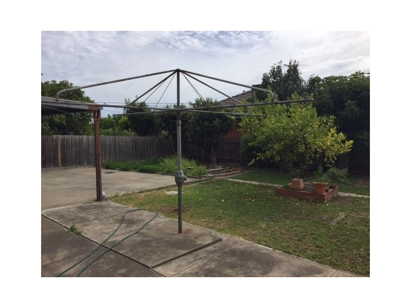 15 Mount View Road, Thomastown VIC 3074