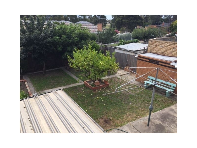 15 Mount View Road, Thomastown VIC 3074
