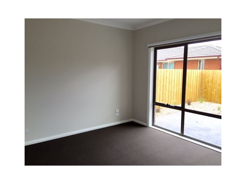 2/13 Chappell Street, Thomastown VIC 3074