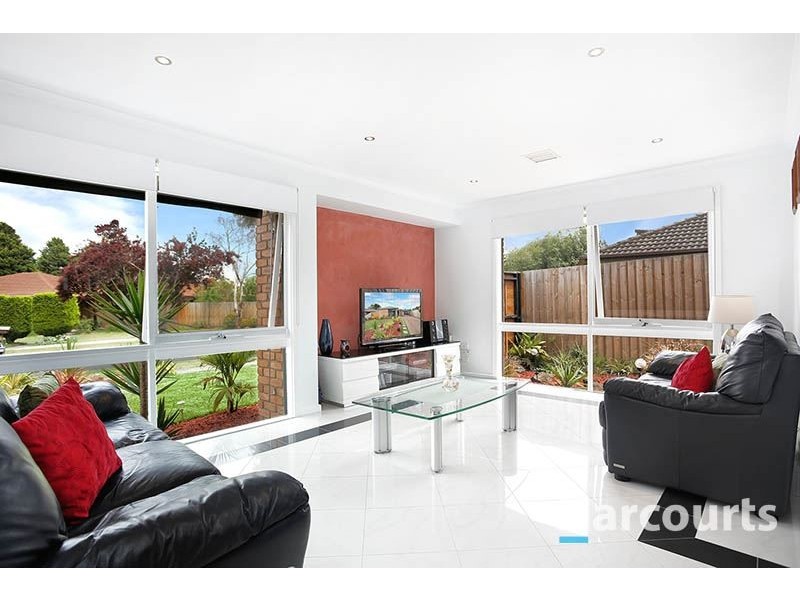 9 Idriess Court, Mill Park VIC 3082