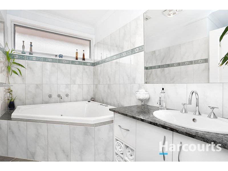 9 Idriess Court, Mill Park VIC 3082