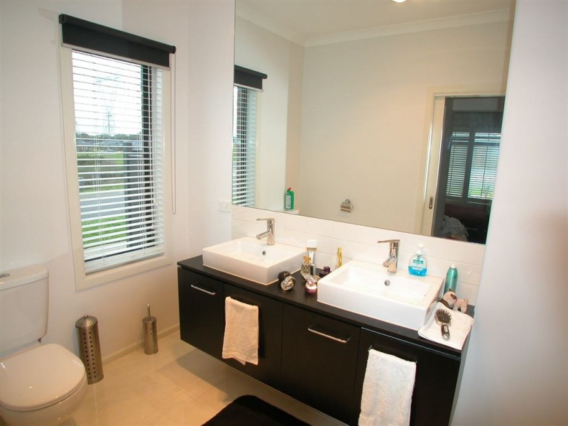 90 Hawkstowe Parade, South Morang VIC 3752