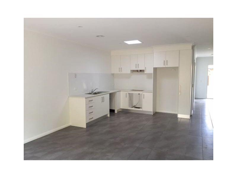 2B Paul Crescent, Epping VIC 3076